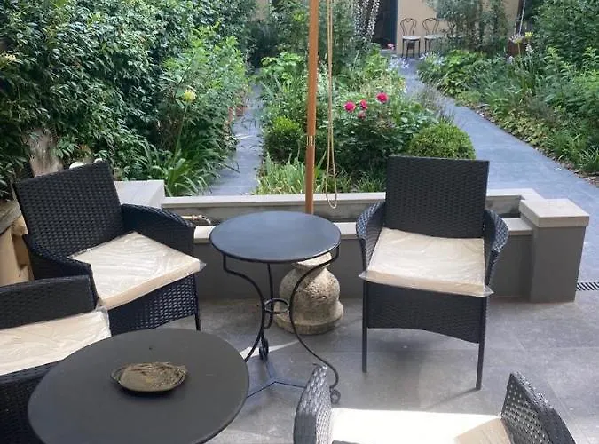 Charming Apt In San Frediano Florence